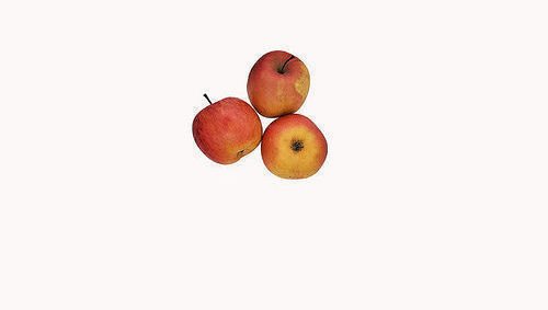 tres manzanas