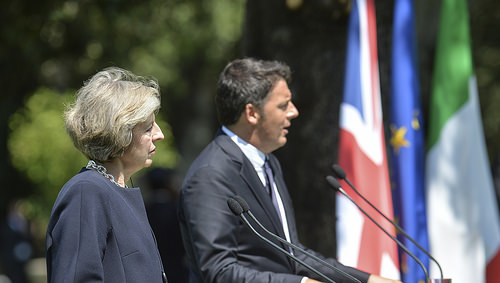 Theresa May, Matteo Renzi, Brexit, Italia