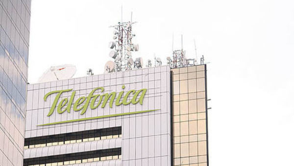 , Los gestores confían en Telefónica a pesar de su desplome en bolsa