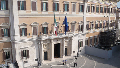 Italia, parlamento, política, banderas