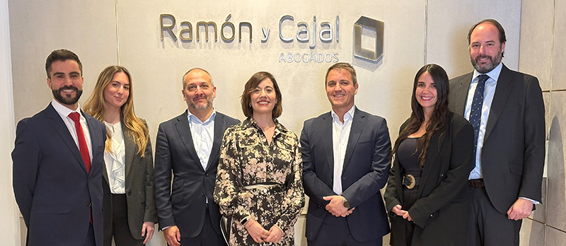 Ramon y Caja Abogados