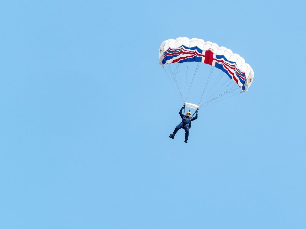 paraquedista voo uk reino unido 007 james bond