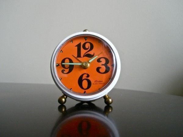 alarm-clock-manual-alarm-clock-vintage-alarm-clock