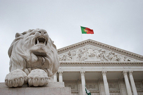 Portugal_flag_assembleia_republica_colors
