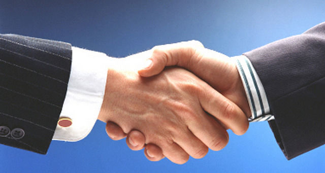 cumprimentar handshake acordo