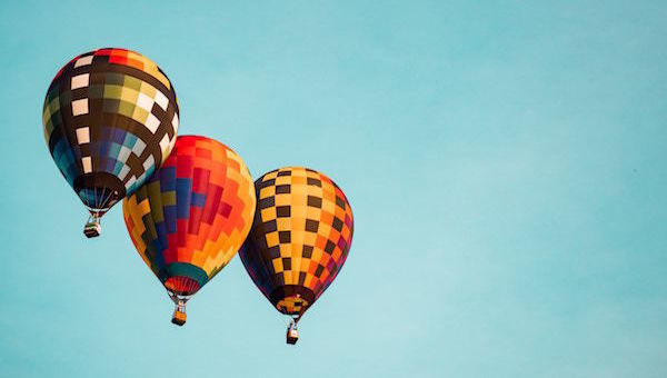 colors_three_balloons_funds_sky