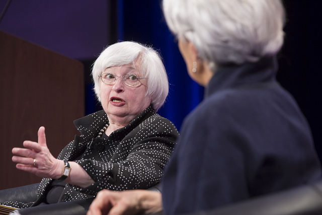 , La Fed tira il freno a mano