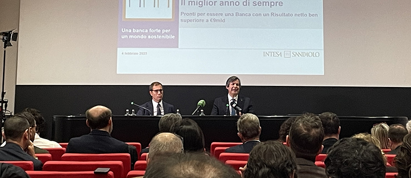 Intesa Sanpaolo, Messina si “smarca” dall’M&A bancario e punta a proseguire la crescita (anche) nel wealth management