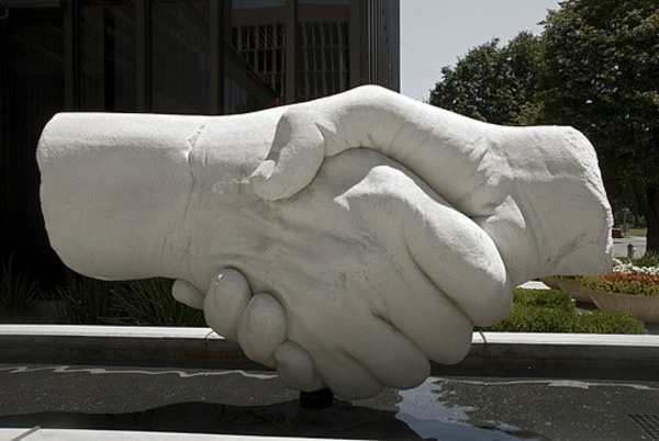 mani aggregazione unplash